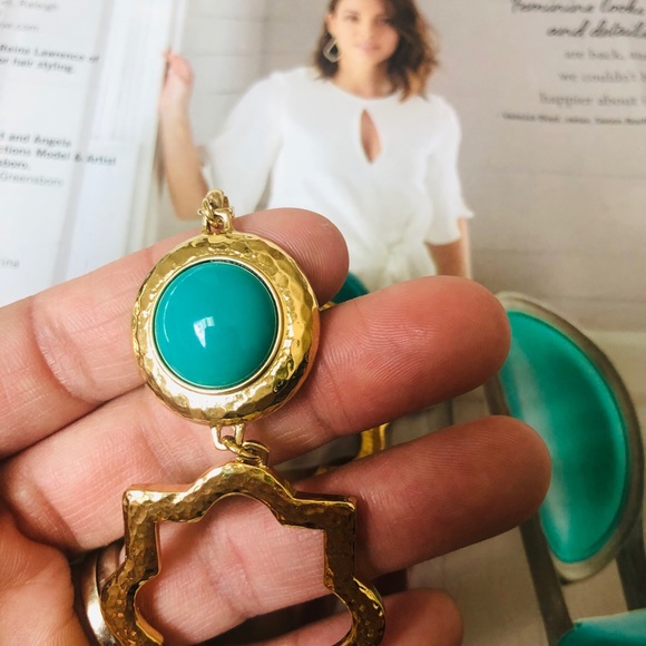 Gold and green necklace - Picture 8 of 8